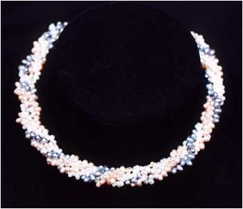 Triple Twist Small Zigzag Pearl Neklace